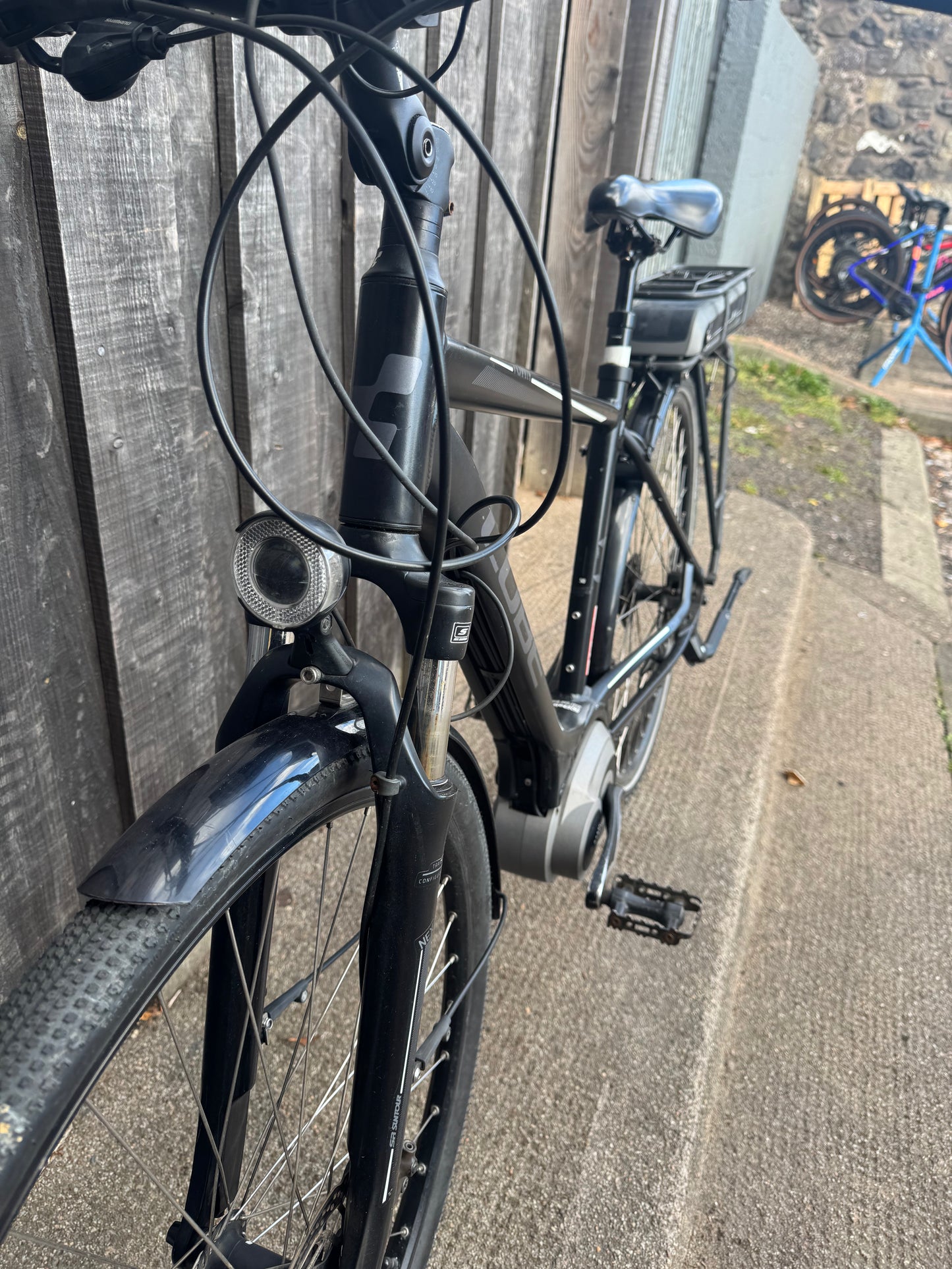 Used Cube Town Hybrid – Large