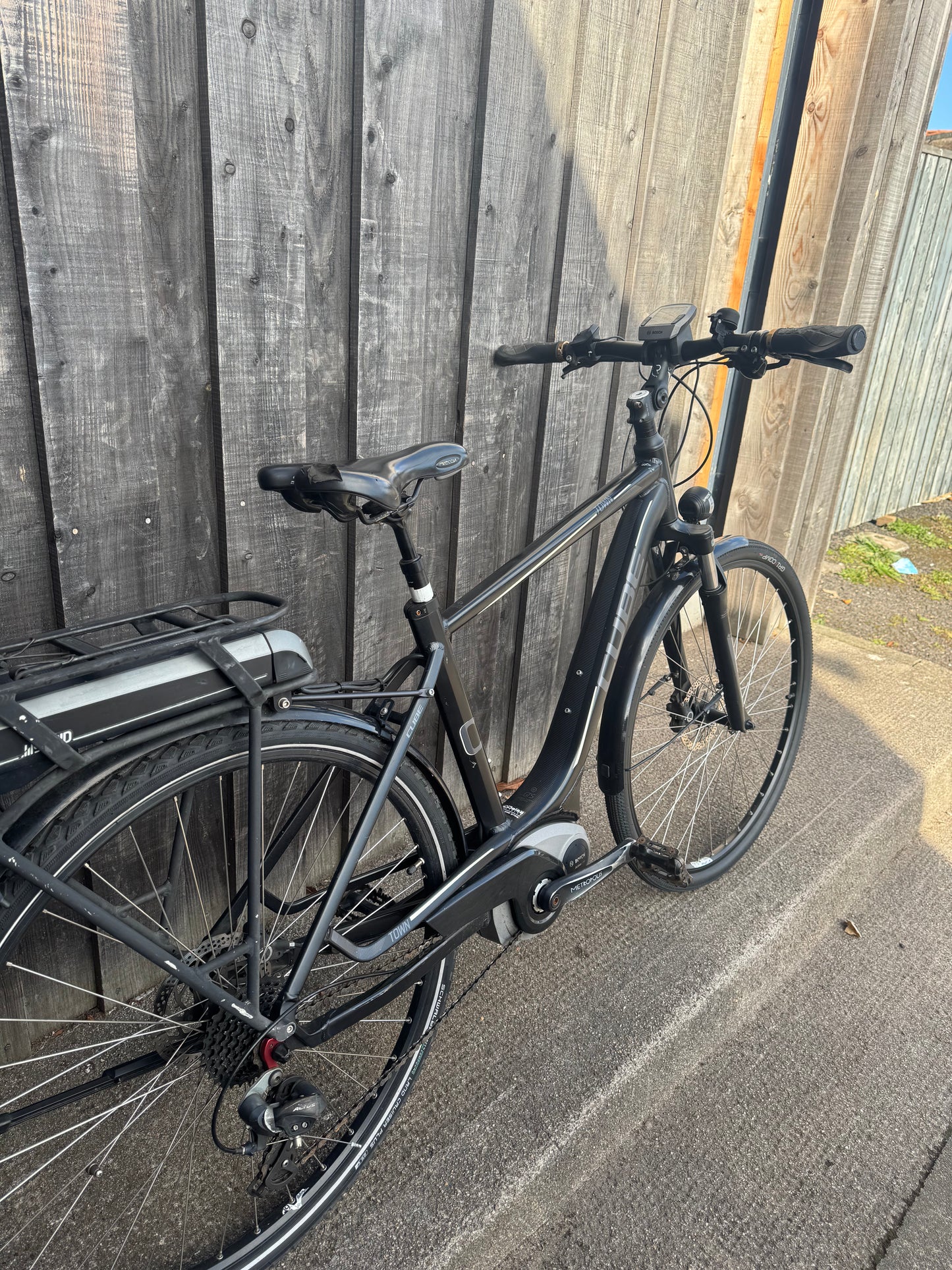 Used Cube Town Hybrid – Large